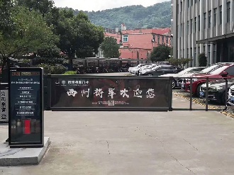 灯箱广告道闸案例