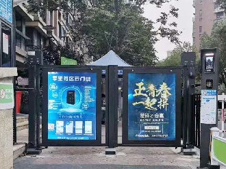人行通道广告门案例