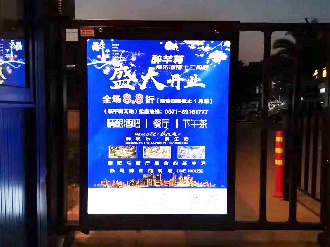 人行通道广告门案例