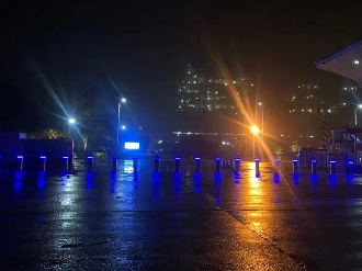 自动液压升降柱