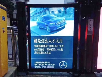 人行通道广告门案例