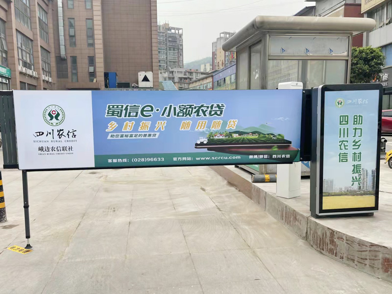 卡布灯箱道闸 (2).jpg