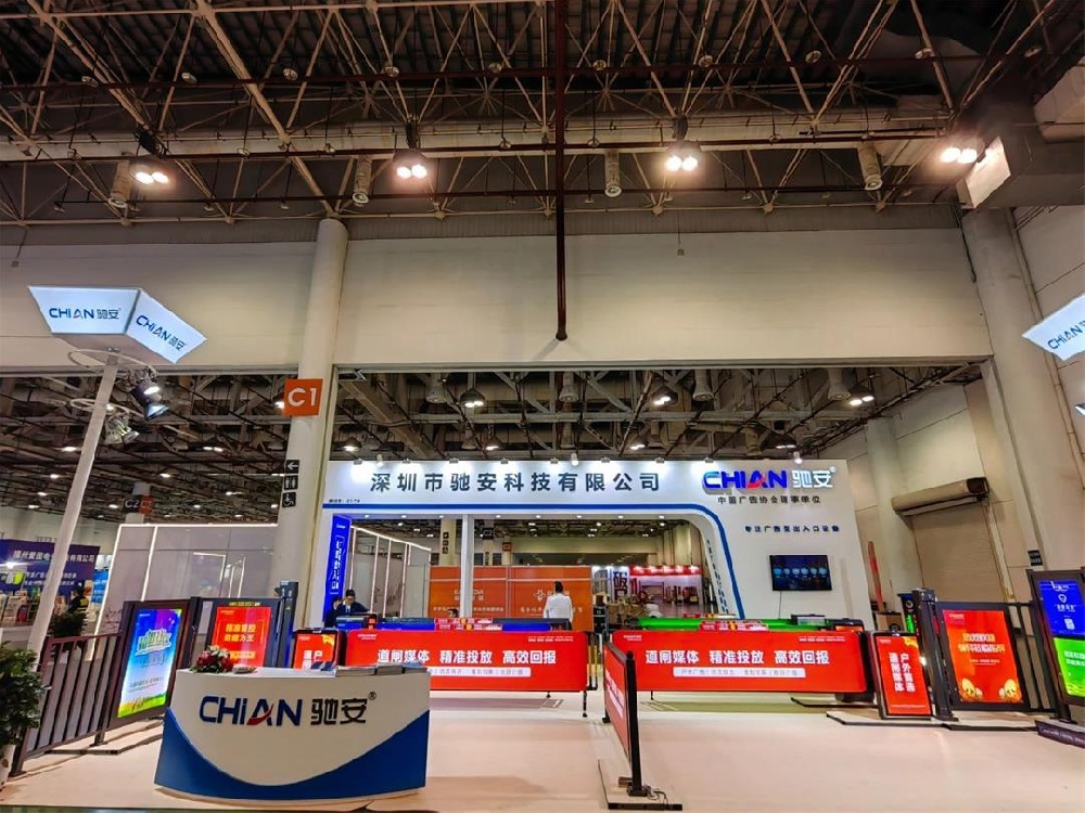 创意广告，点亮城市：灯箱卡布道闸的无限可能